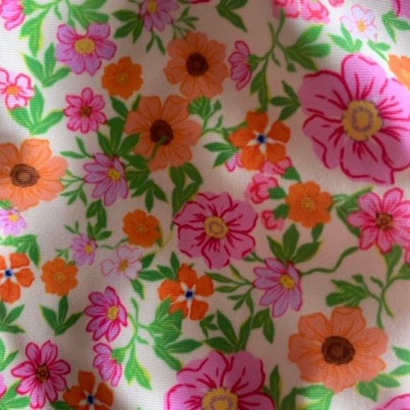 Bikini - Picture 10 of 10